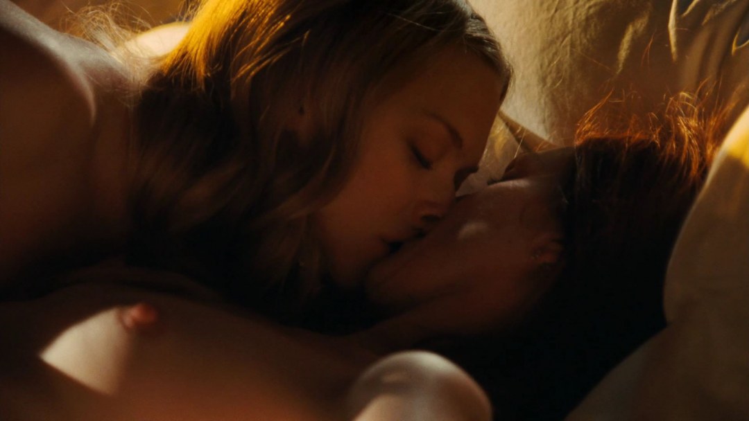 Джулианна Мур голая Хлоя