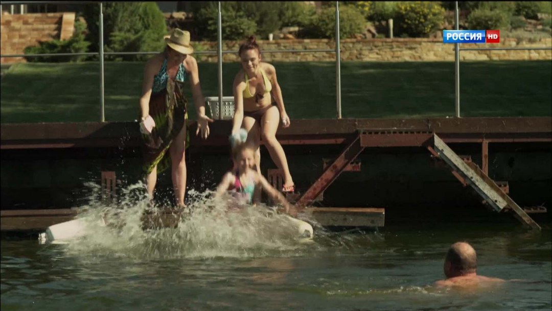 Анна кошмал в купальнике Сваты 6