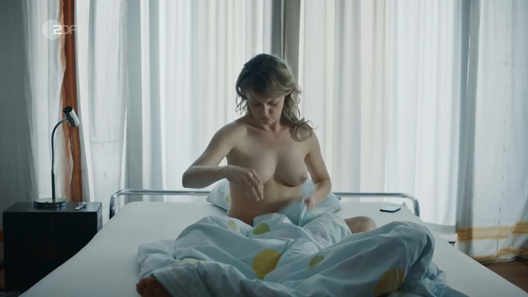 Ю́лия Серге́евна Переси́льд nude