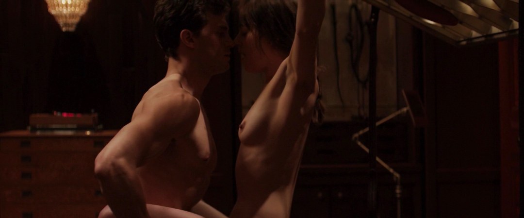 Дакота Джонсон в фильме 50 оттенков голая