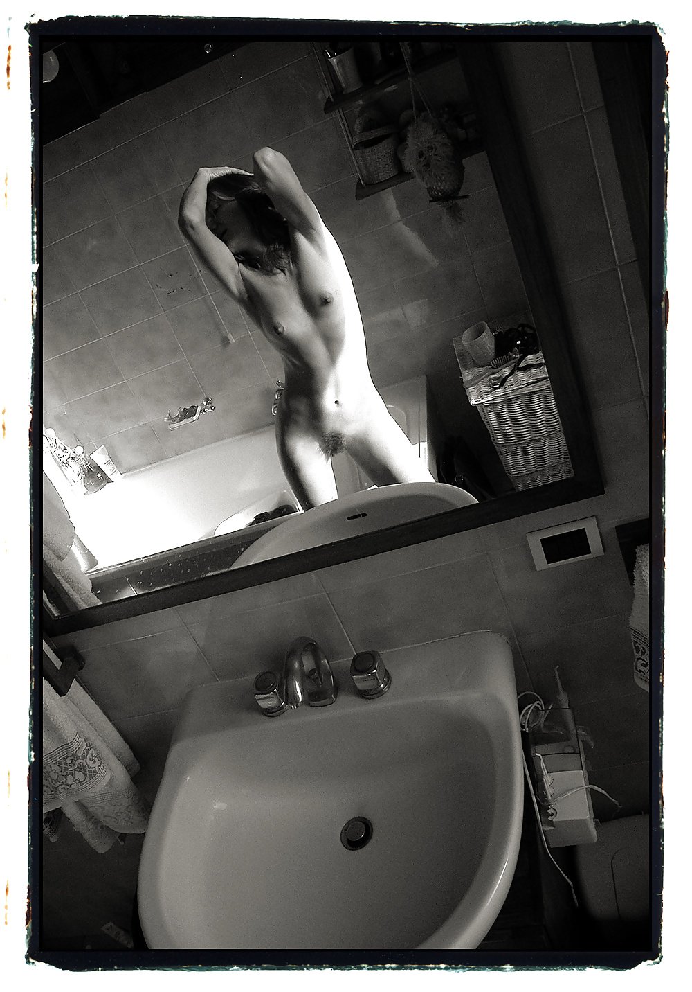 Девушка раздевается скрытая камера