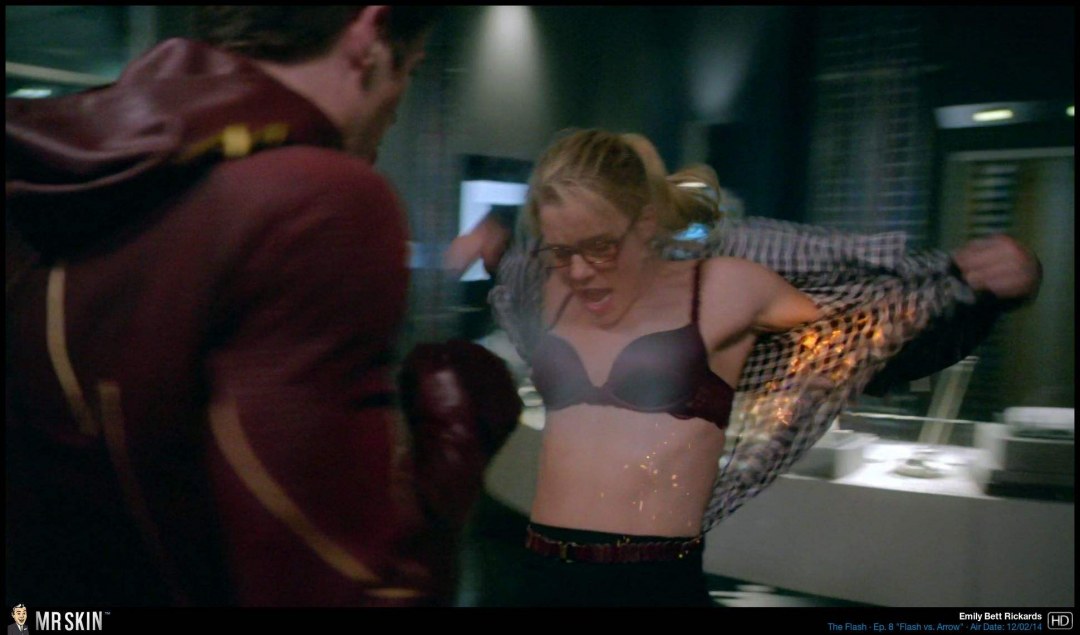 Эмили Бетт постельные сцены