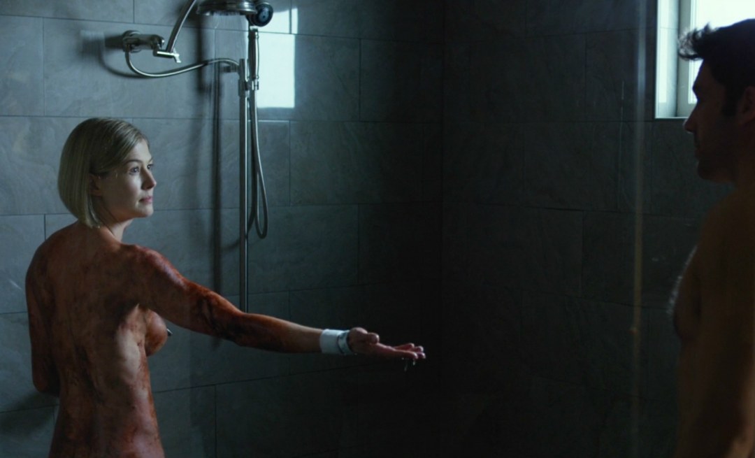 Эмили Ратажковски голая в фильме Исчезнувшая