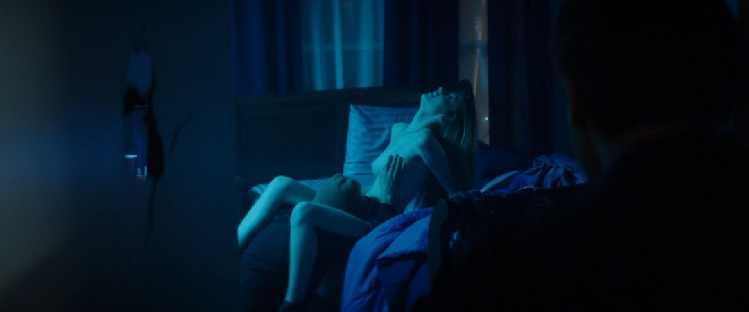 Зои Дойч постельные сцены голая