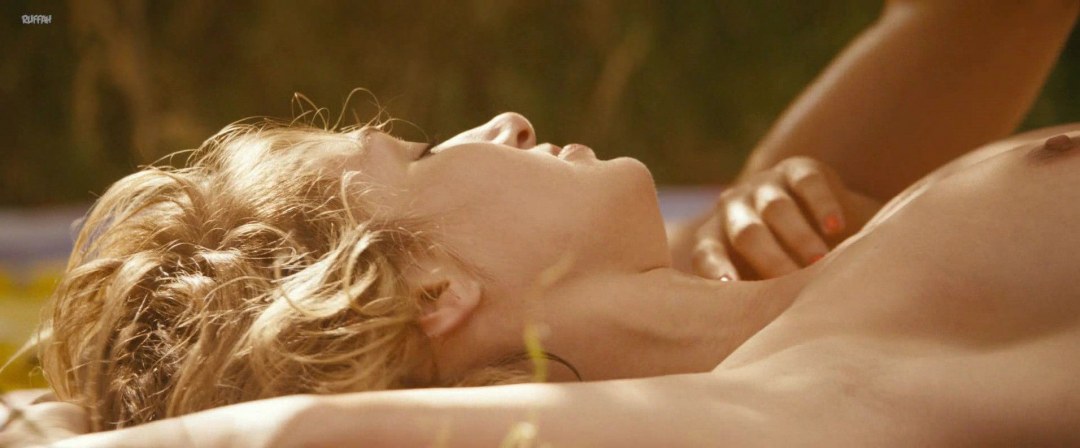 Сисястая хохлушка на пляже