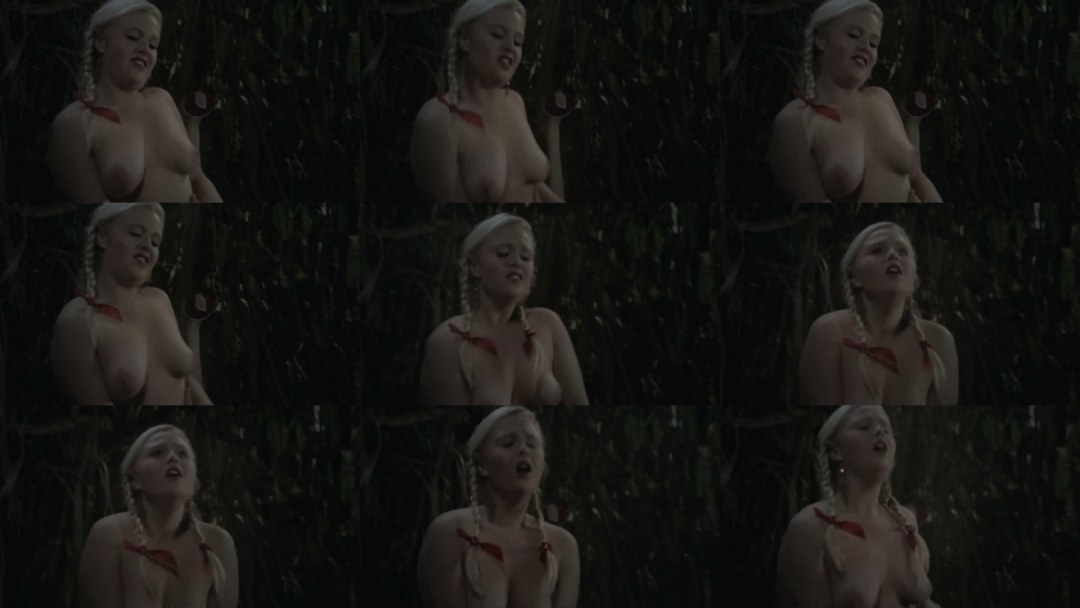 Актриса Эммануэль Беар ню лобок