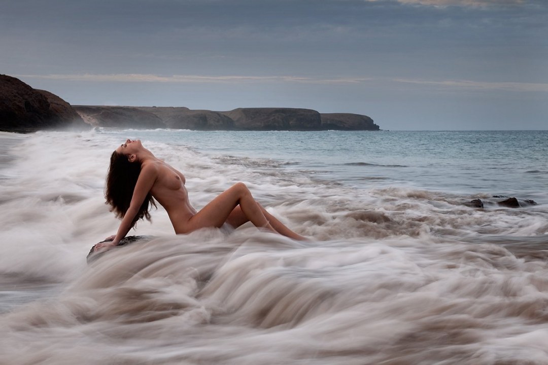 Эротическая фотосессия на море
