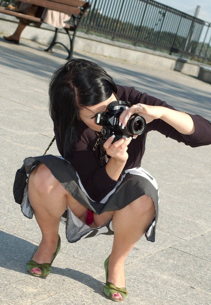 Подглядывание под юбку