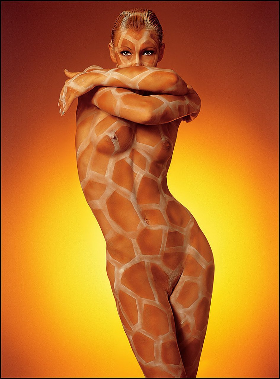 Голые женщины в боди арте