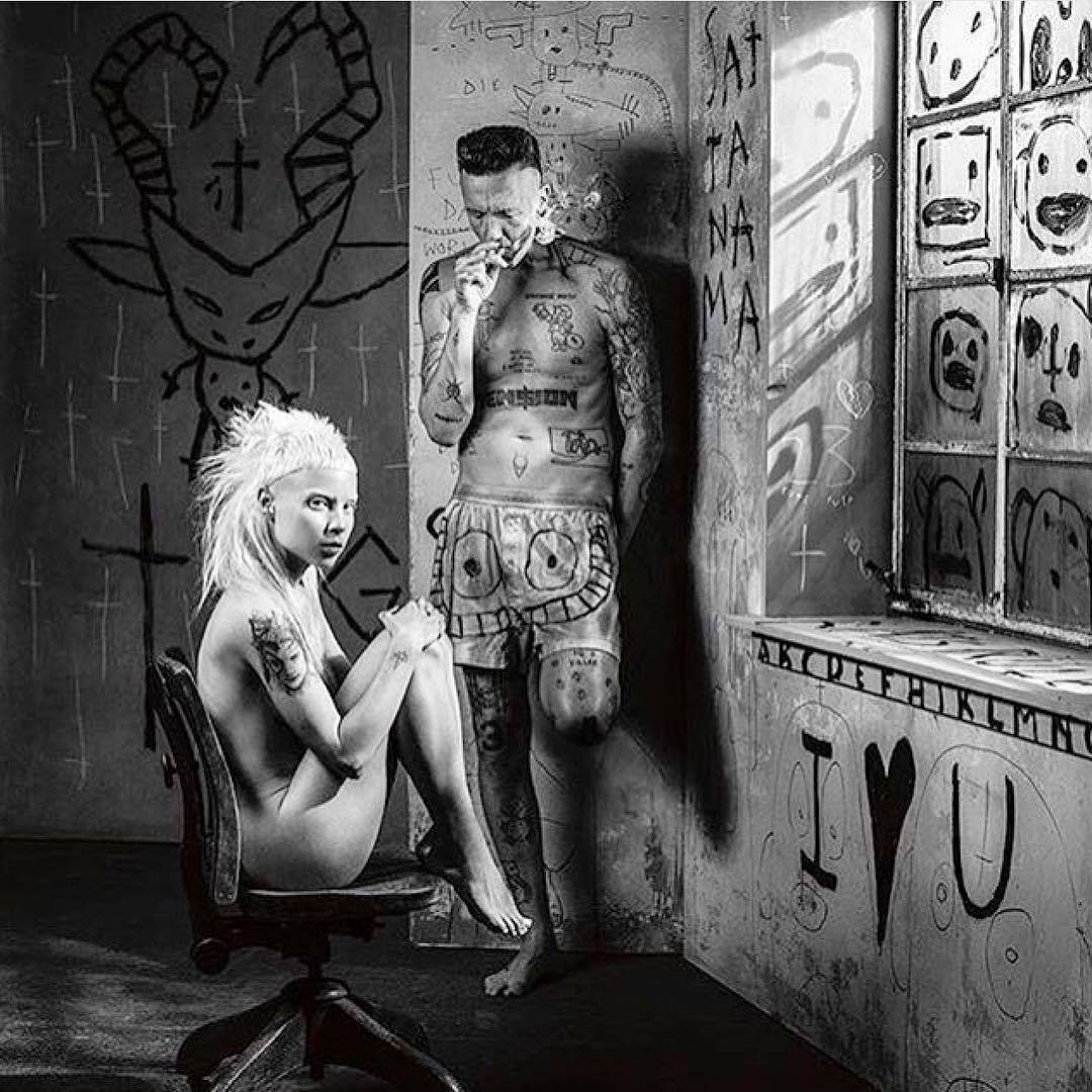 Солистка группы die antwoord голая