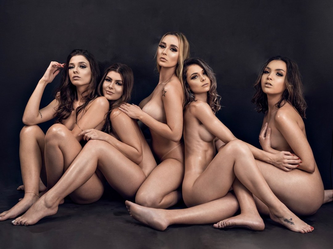 Голые солистки группы SEREBRO