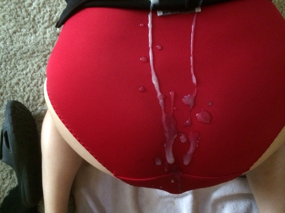 Кончил на одежду прохожей