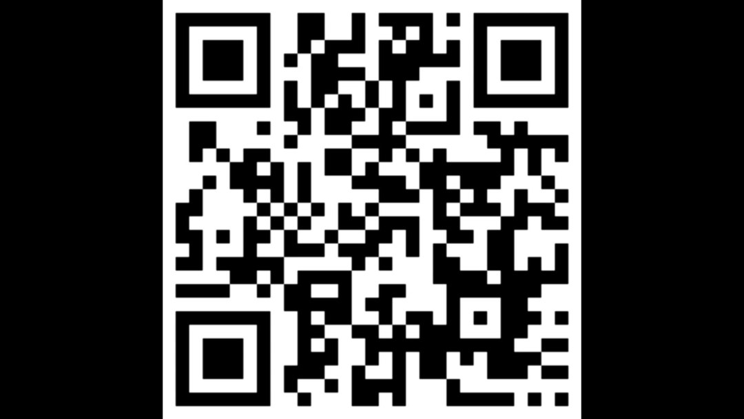 QR код на черном фоне