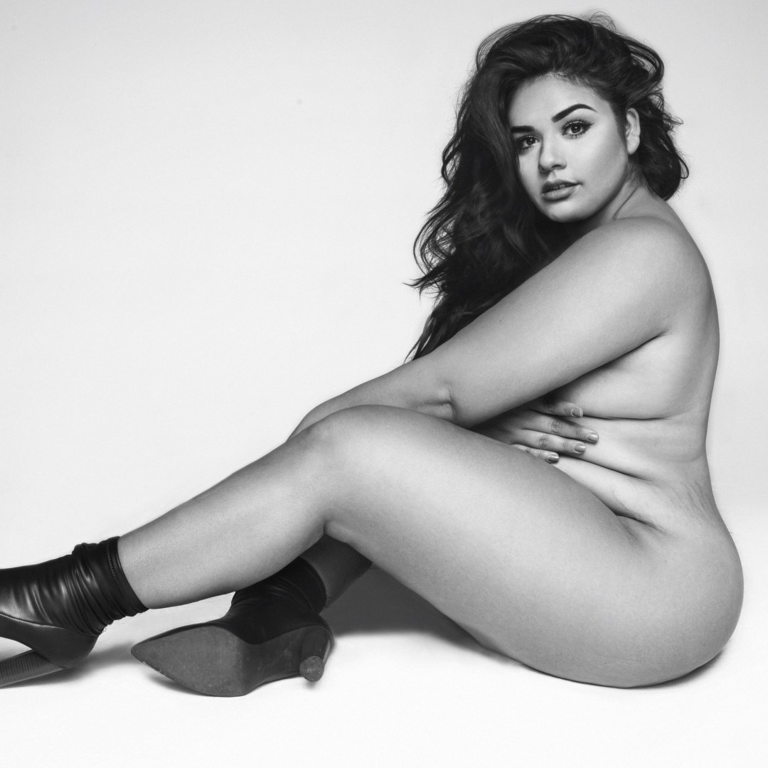 Модель плюс сайз Лондон Эндрюс nude