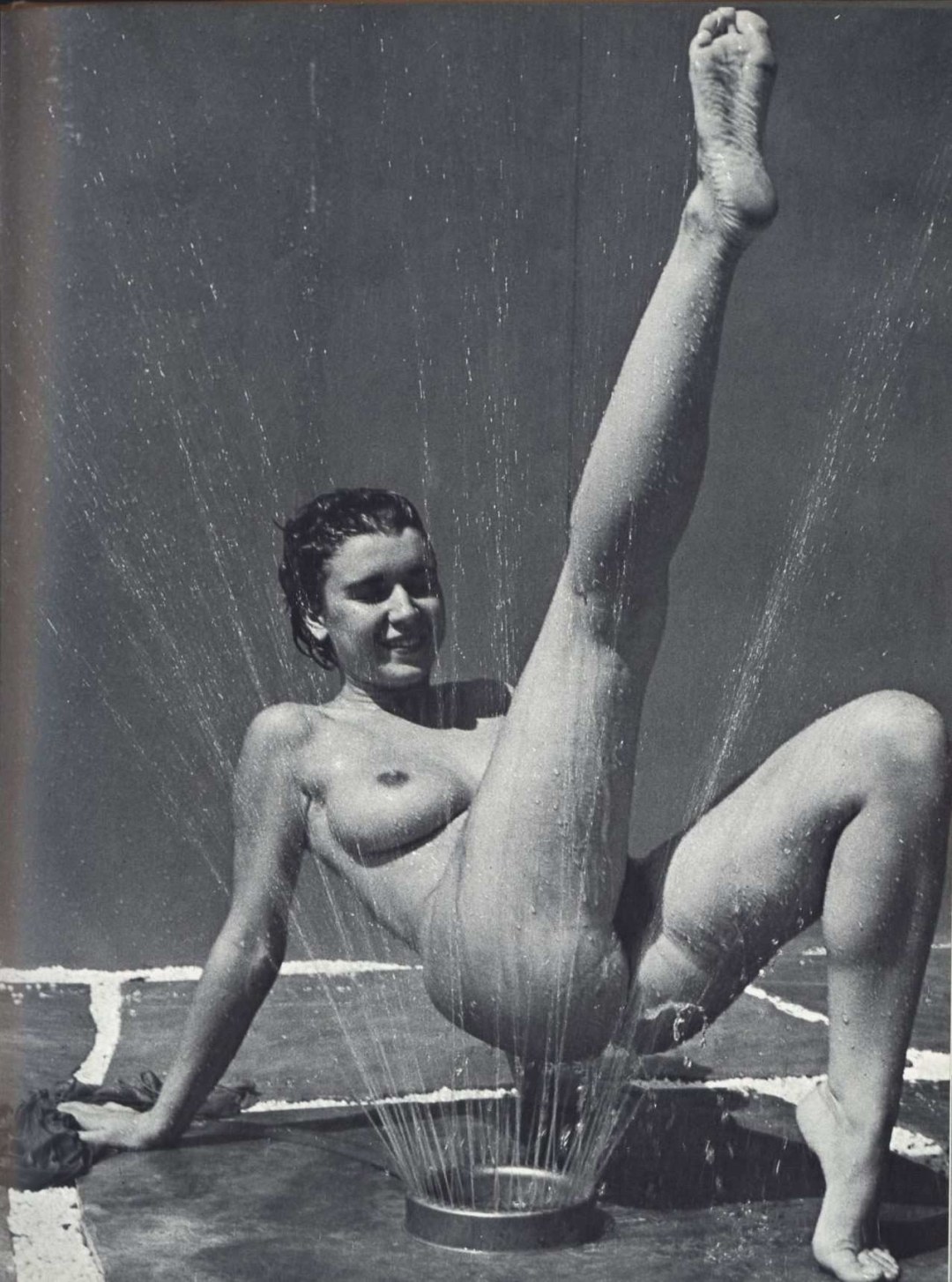 Голые девки занимаются спортом