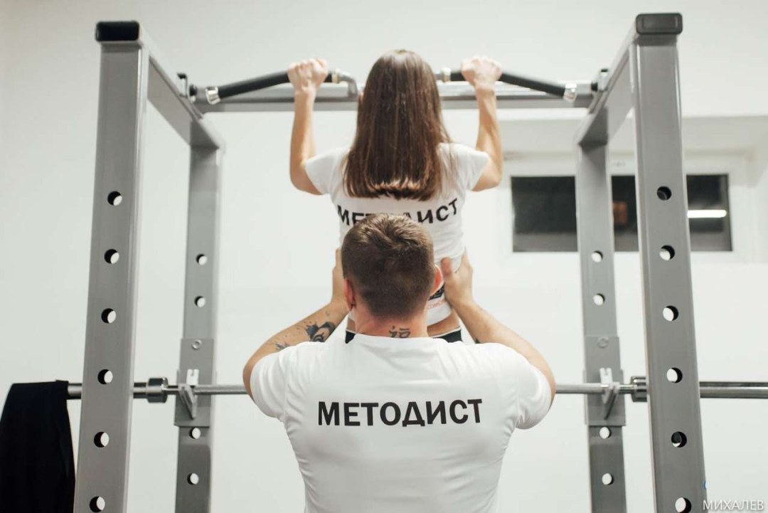 Нападение на женщину пиктограмма