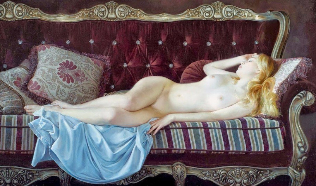 Спящая красавица спит голой