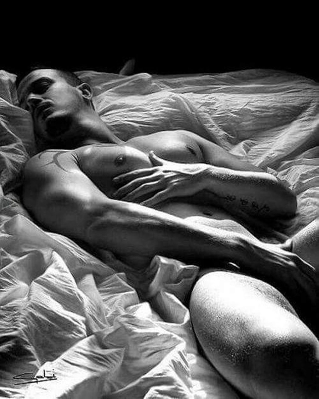 Эротическая фотосессия пары