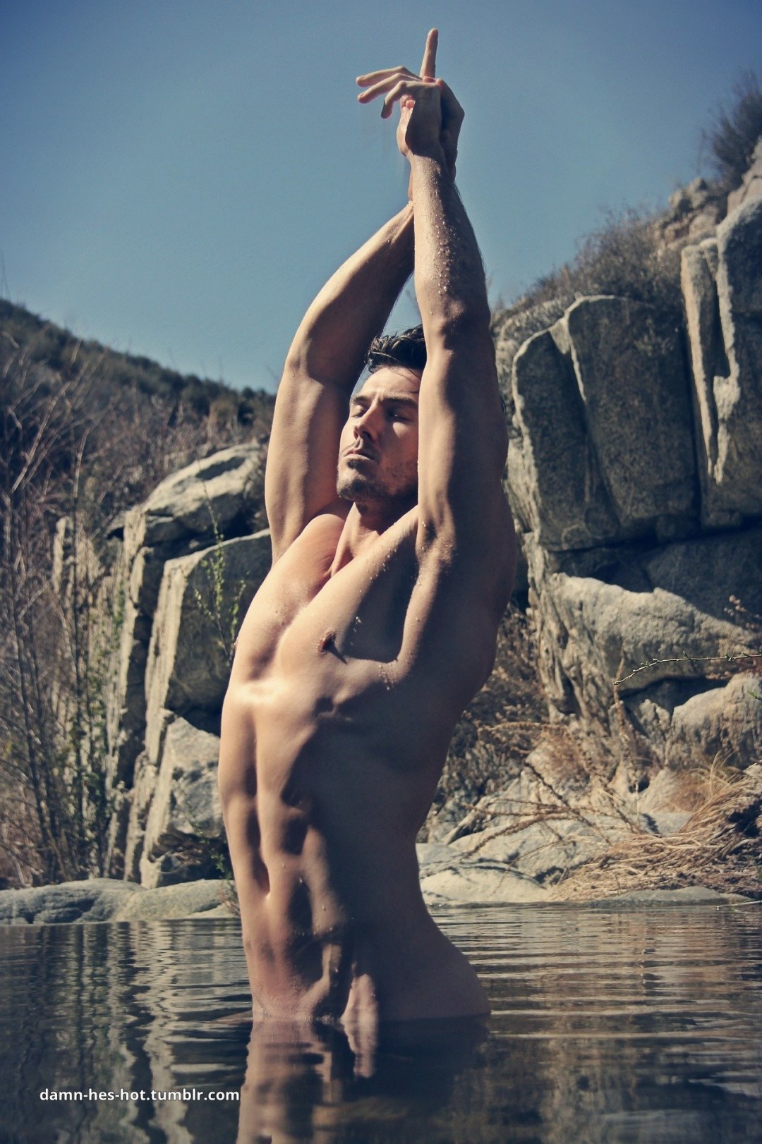 Голые зрелые бабы на речке