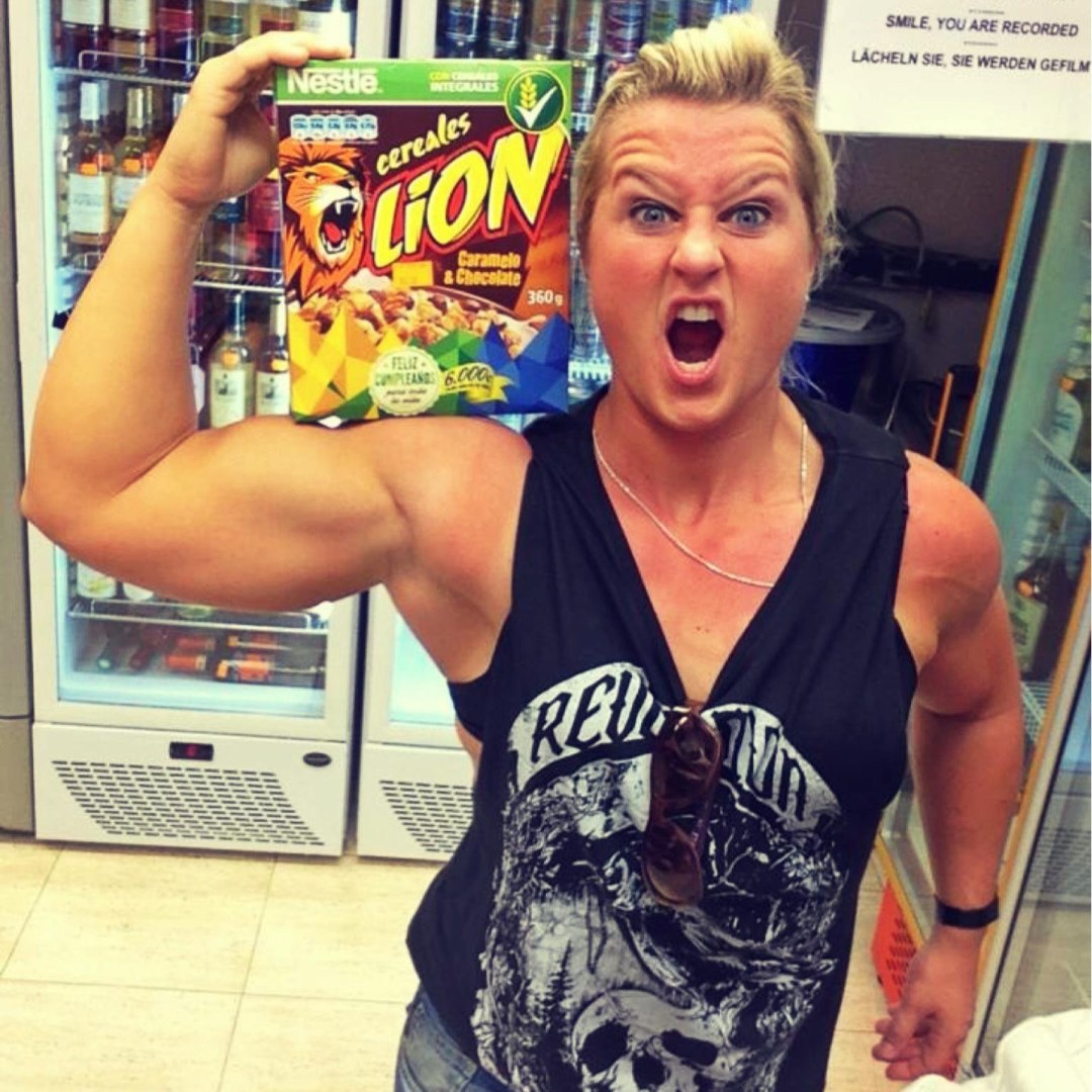 Голая Лиза в лесу парке