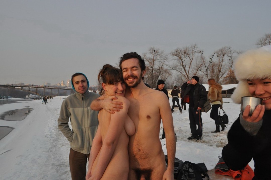 Купание в проруби голышом