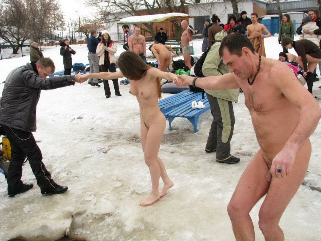 Голые парни в шапке