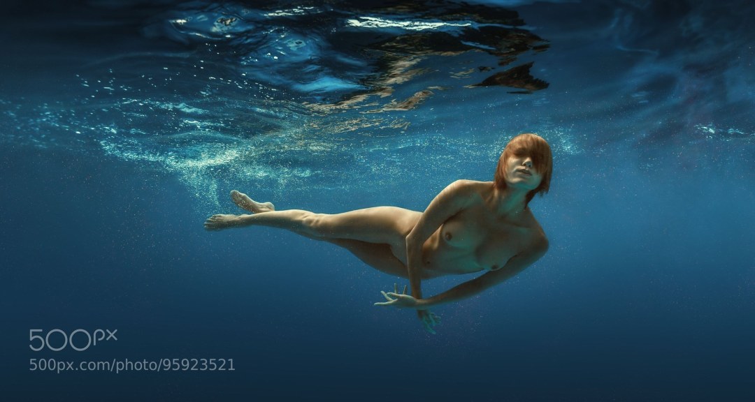 Голенькие девушки в воде