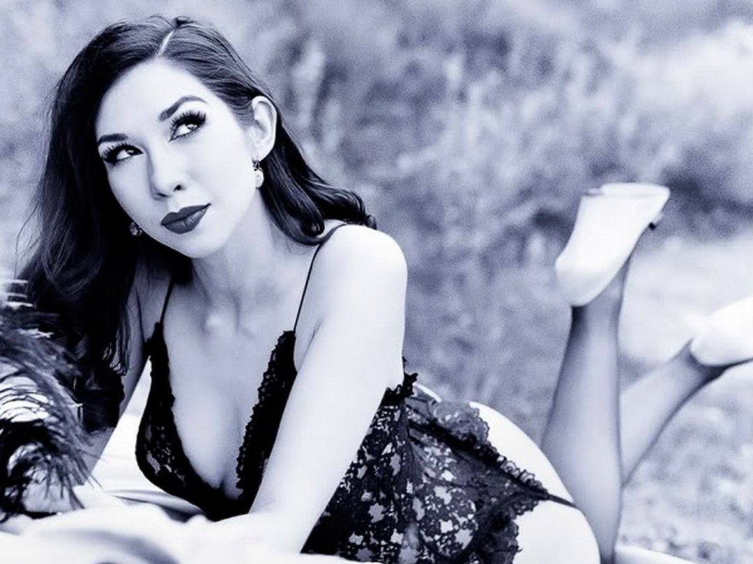 Алина Алексеева Бурлеск