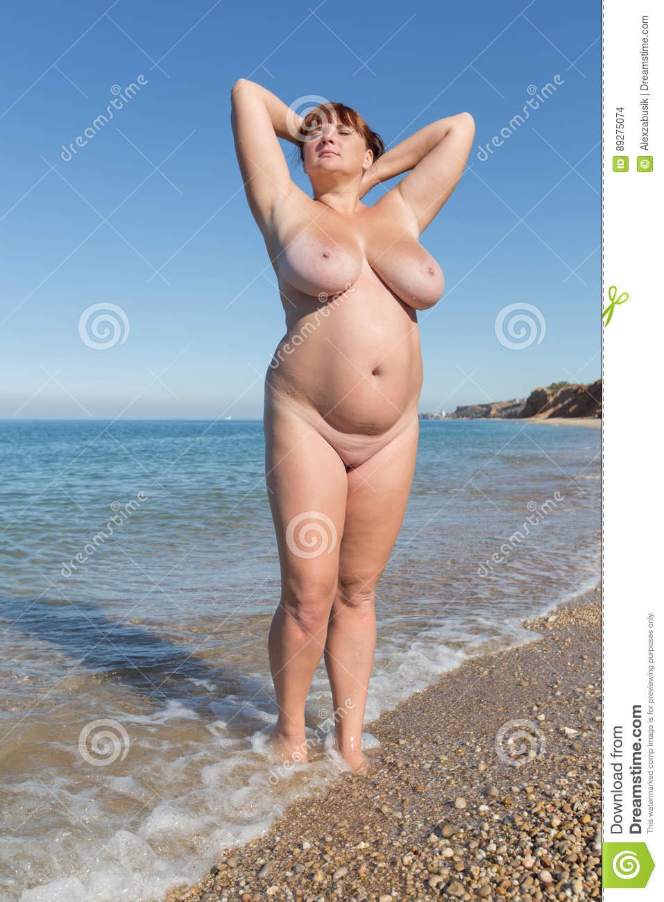 Толстые голые женщины на пляже