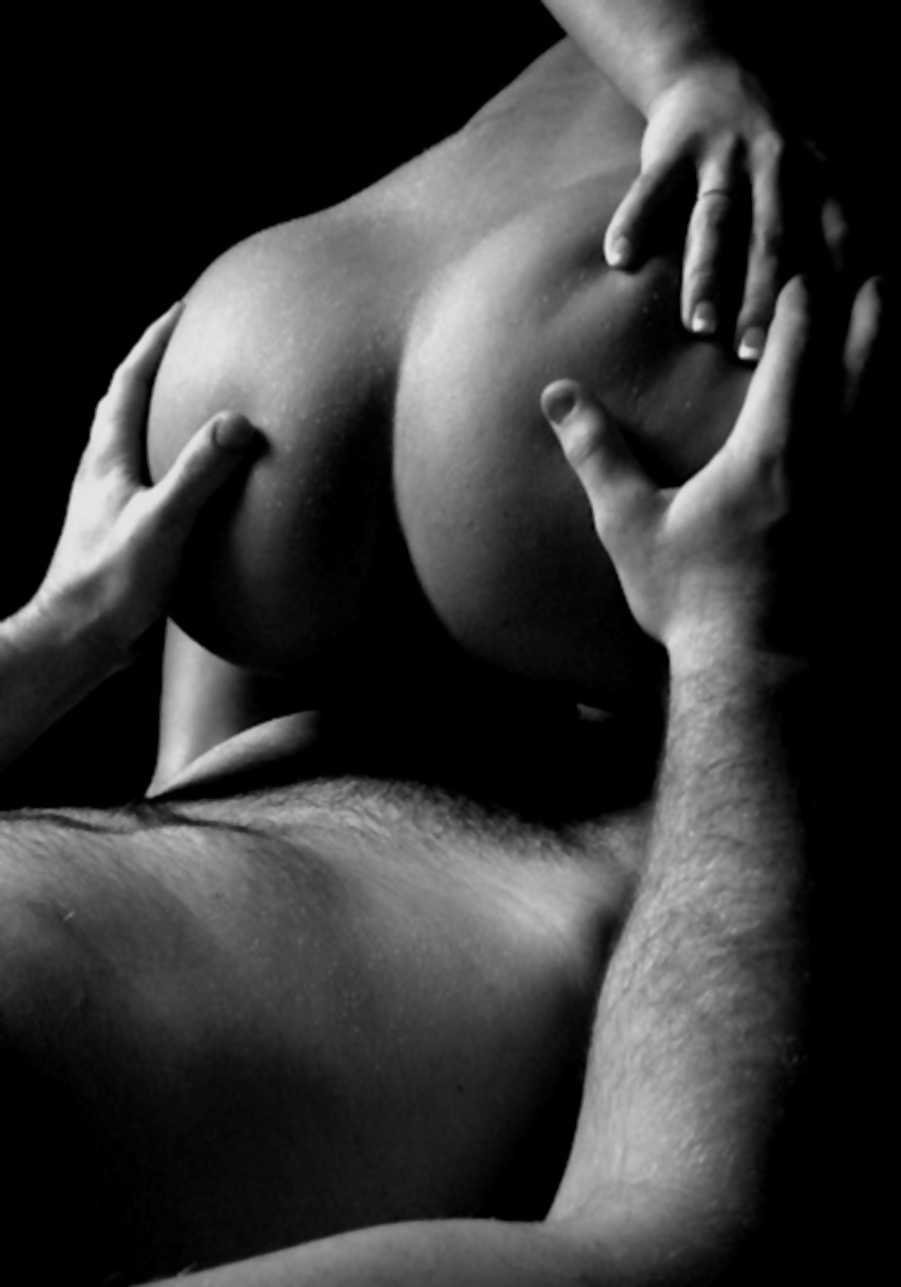 Голые мужчина и женщина чб