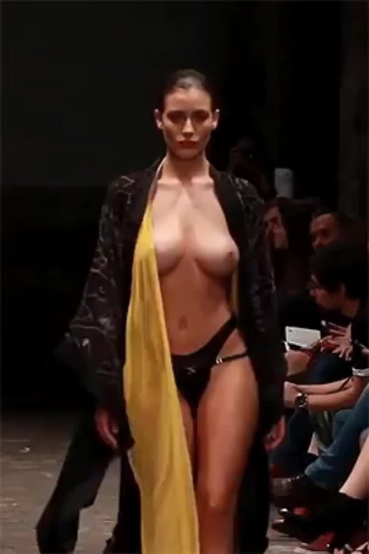 Раздетые девушки в фильмах