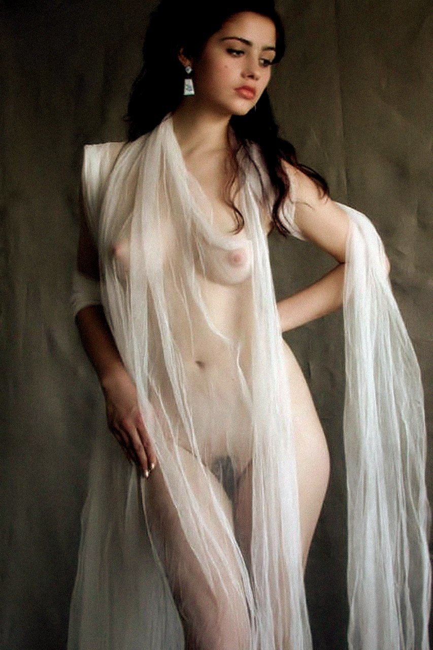 Aubrey Addison в платье