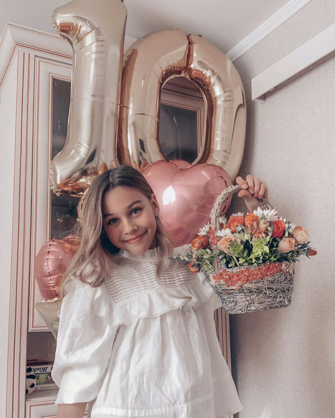 Милана голая без трусиков