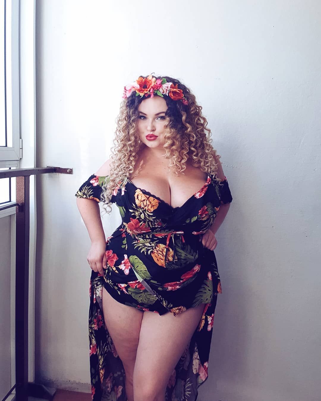 Lilli Luxe Plus-Size модель