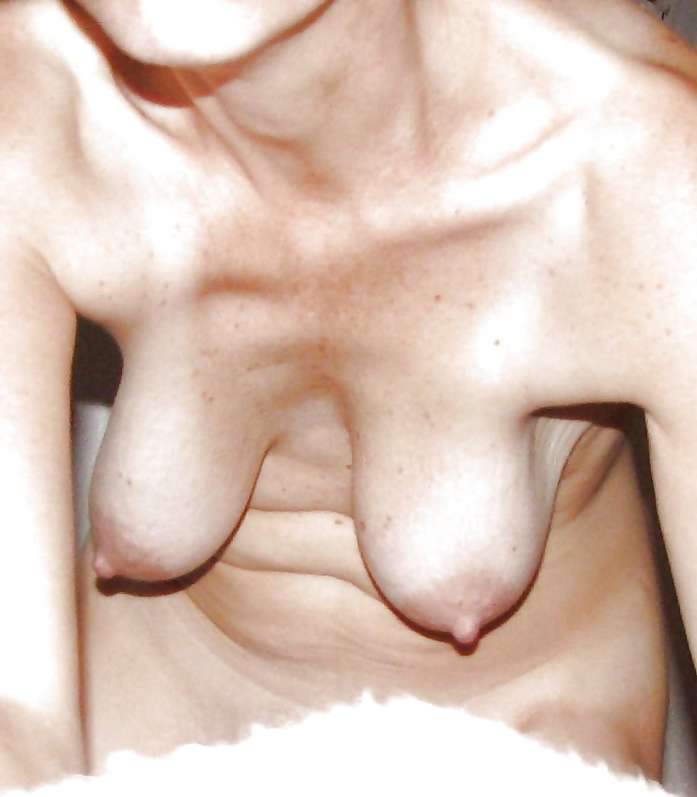 Маленькая обвисшая грудь