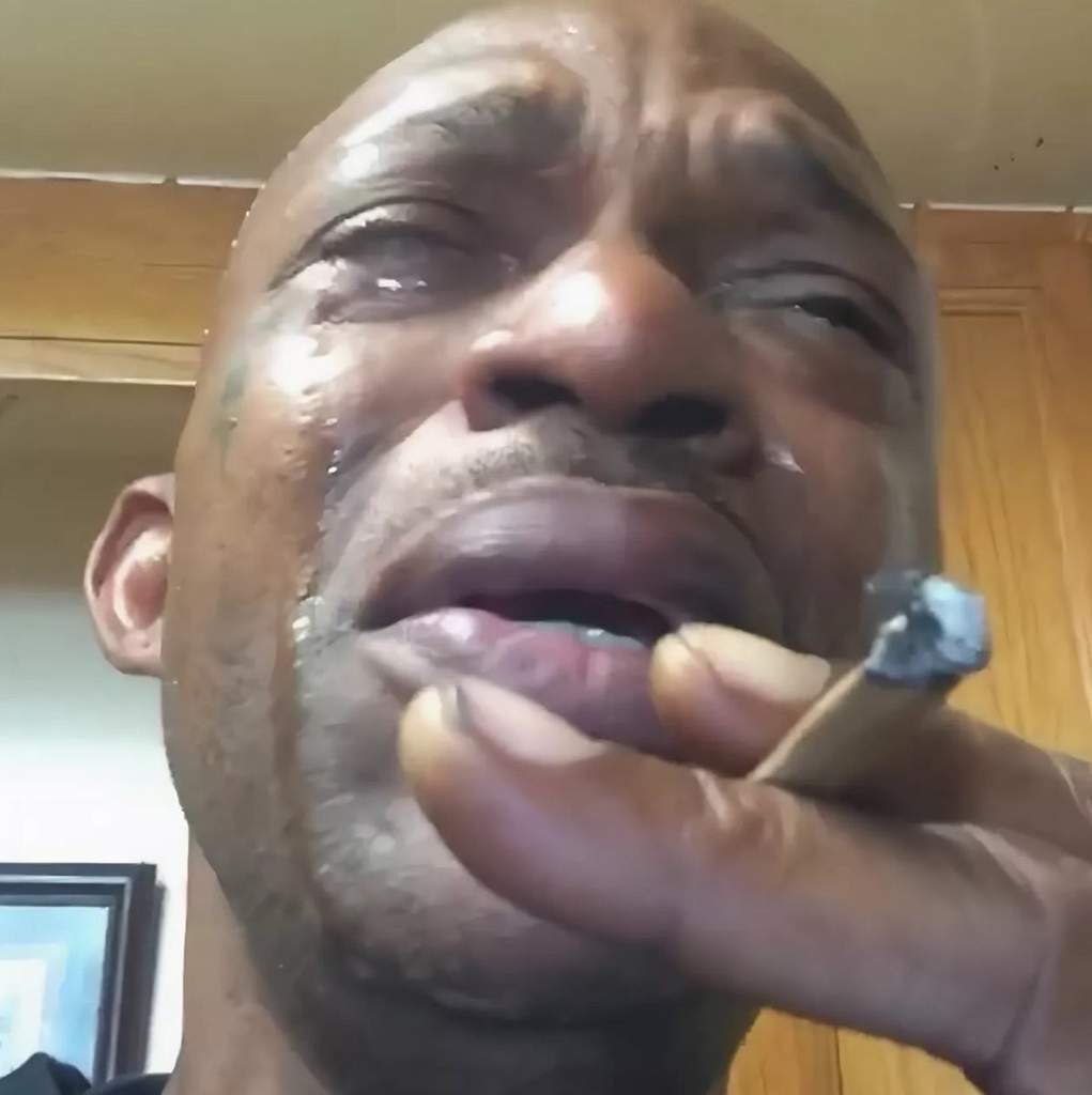 Плачущий афро америкагец