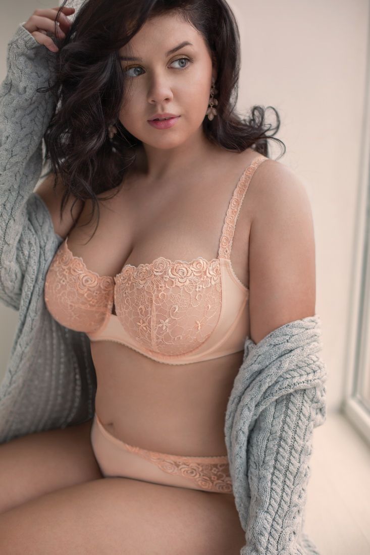 Xenia Wood Нина Потрапелюк в купальнике