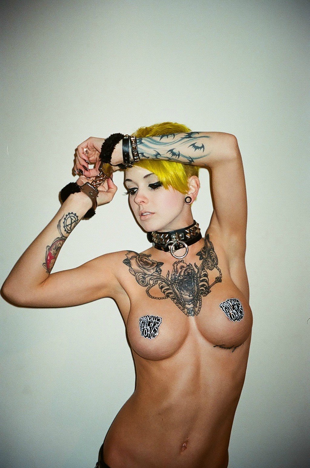 Голые девки с короткими ногами