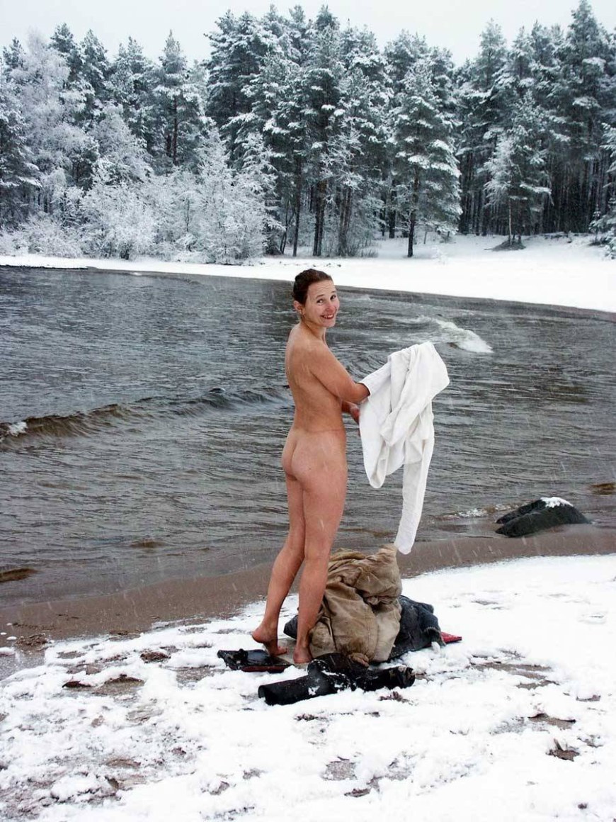 Голые девки в проруби на крещение