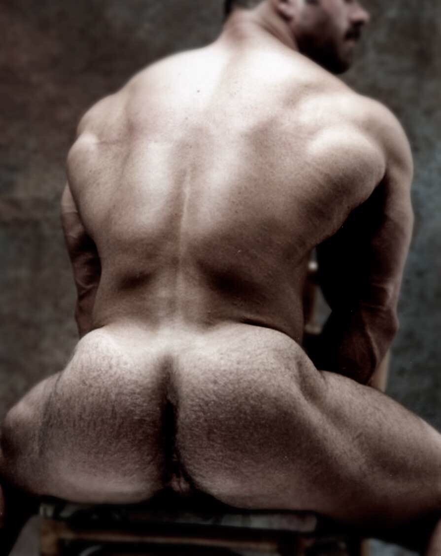 Волосатые задницы парней