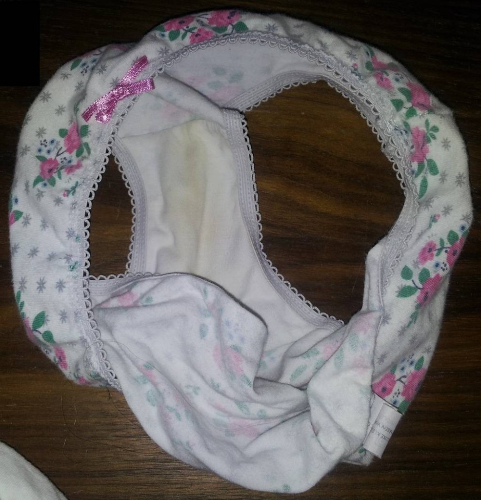 Мокрые трусики домашние