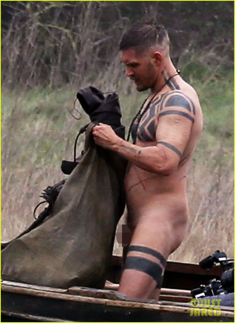 Том Холланд с голым торсом