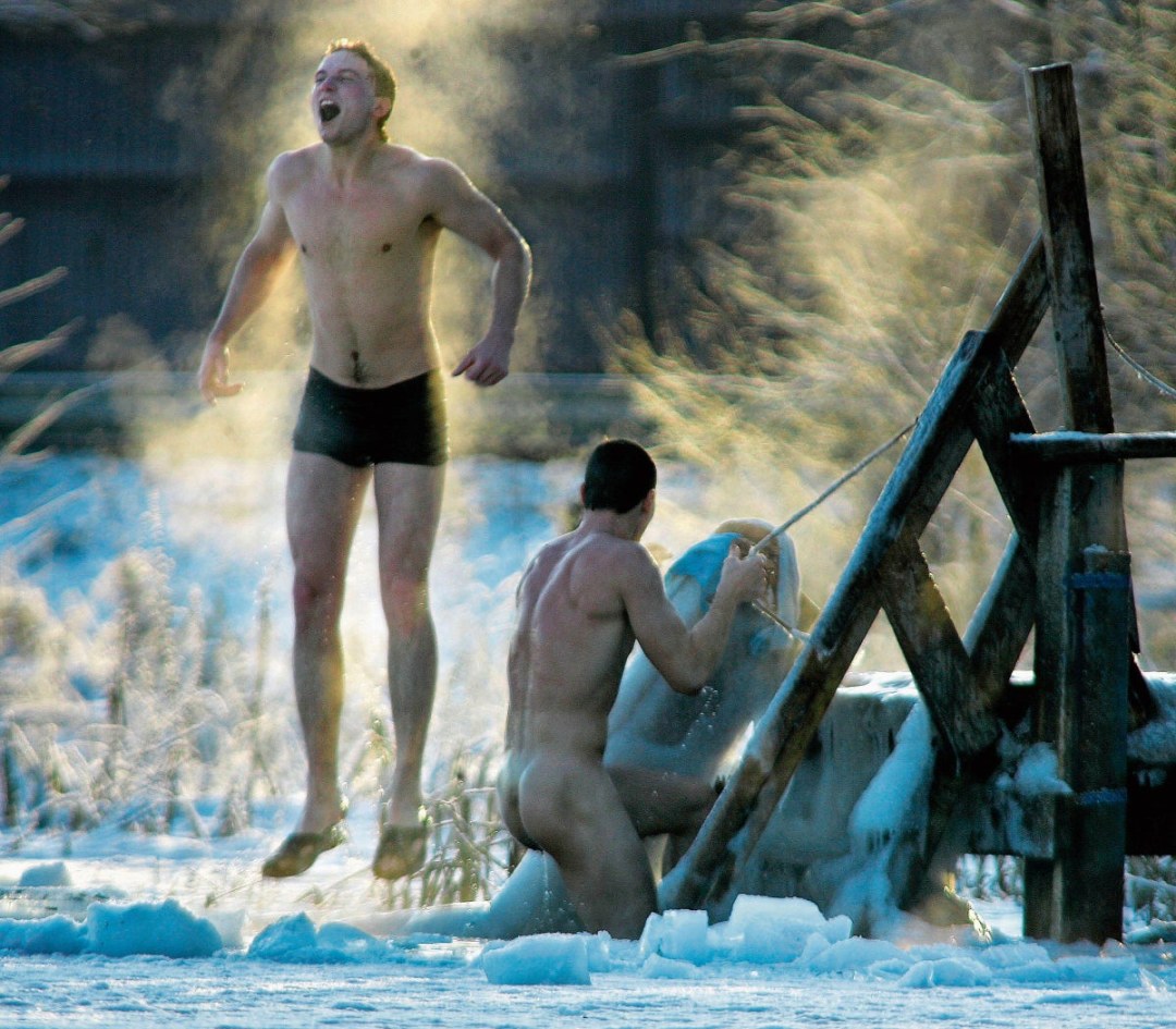 Нагишом в ледяную купель