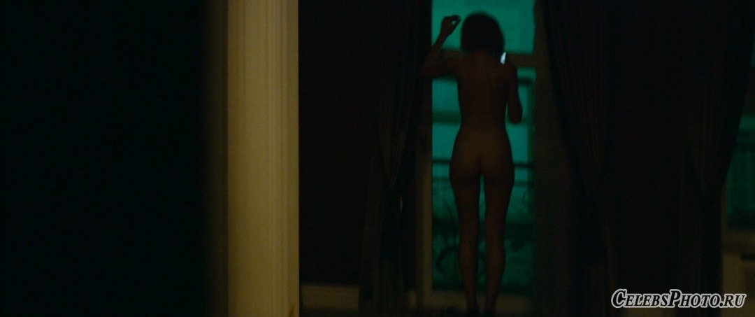 Renata Daninsky в чёрных чулках