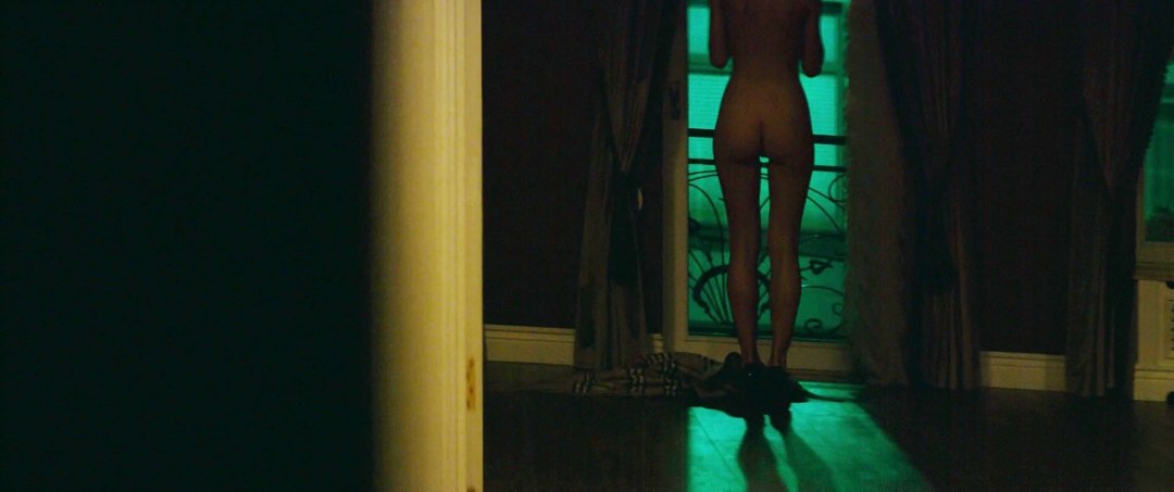 Renata Daninsky в черных чулках