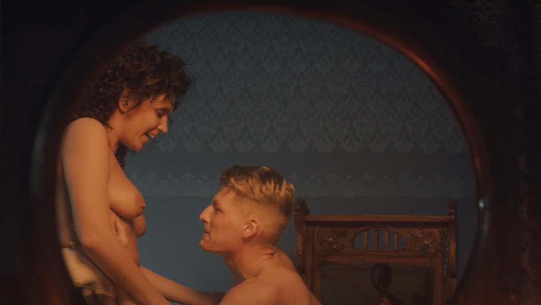 За час до рассвета эротические сцены