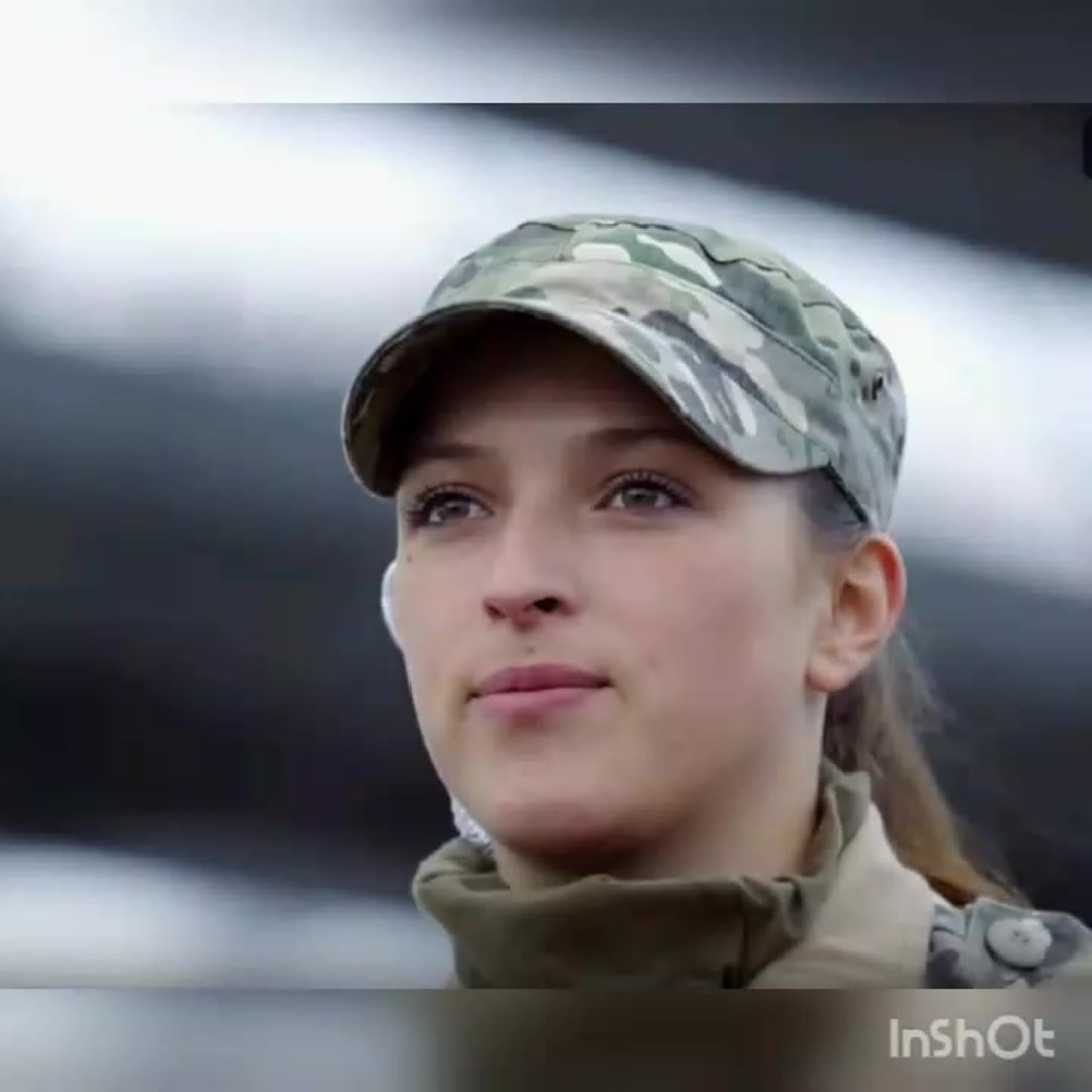 Эмма Робертс 18 в Нижнем белье