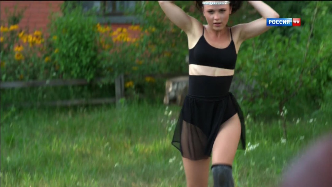 Женя с сериала Сваты в купальнике