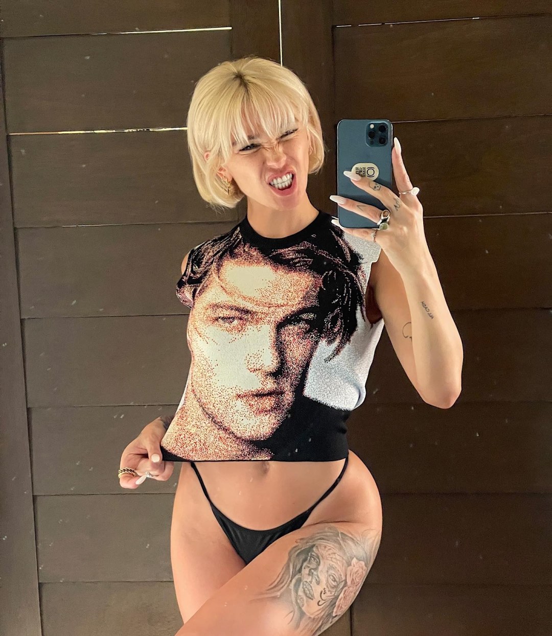 Кендра Сандерленд titfuck