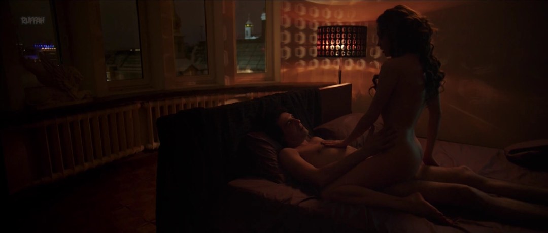 Юлия Хлынина босиком